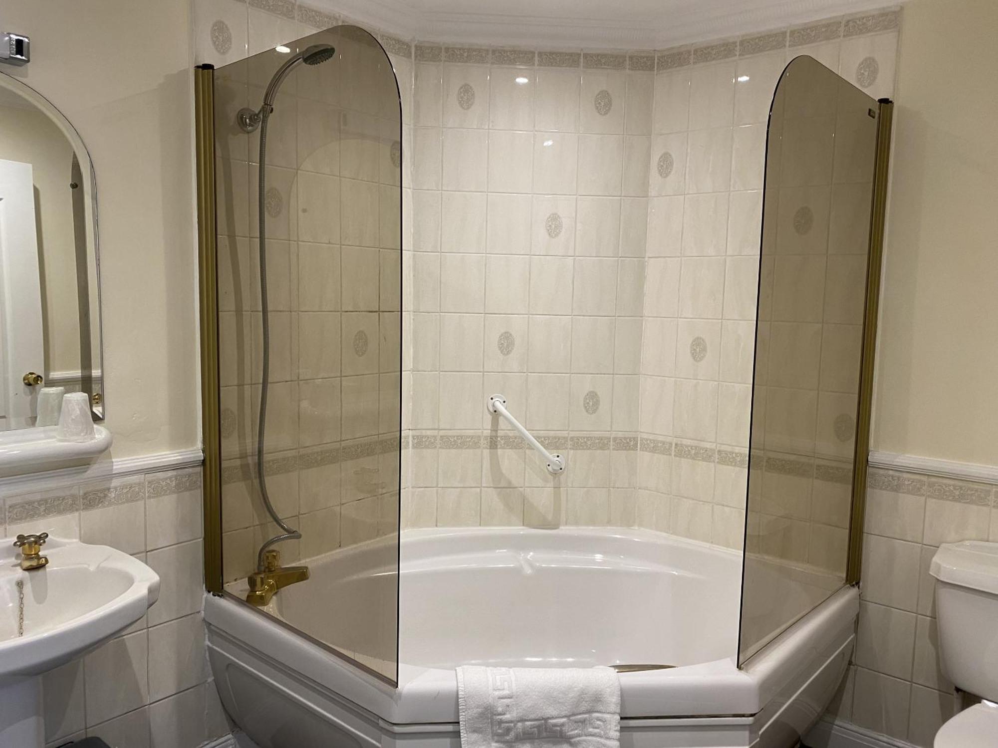 The George Hotel Пенборн Экстерьер фото